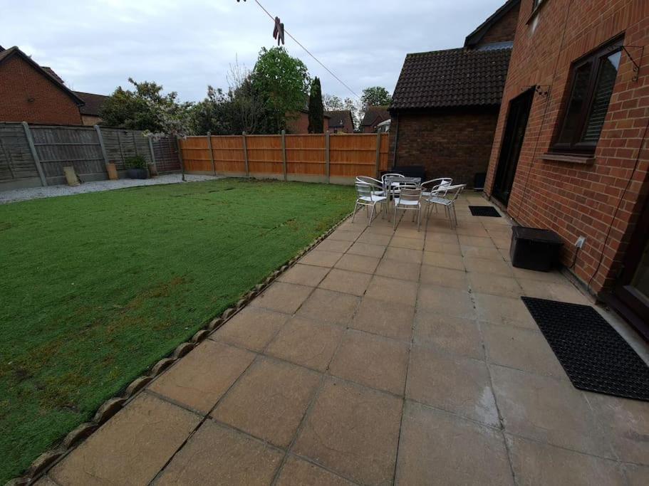 London Luxury 6 Bedroom Family House Sleeps 12 People Parking For 4 Cars Close To Tube. Chigwell Buitenkant foto