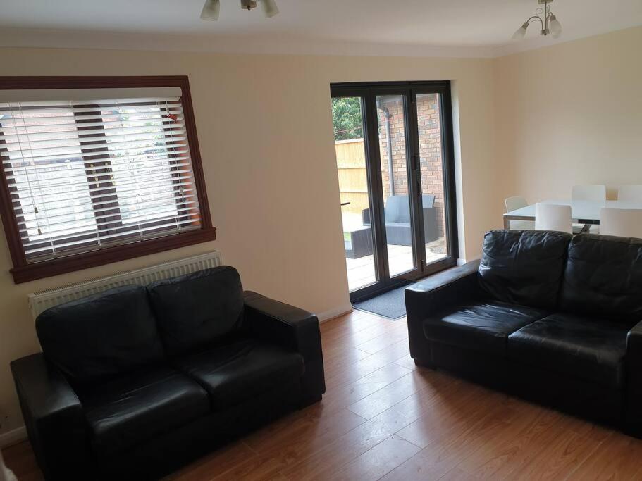 London Luxury 6 Bedroom Family House Sleeps 12 People Parking For 4 Cars Close To Tube. Chigwell Buitenkant foto