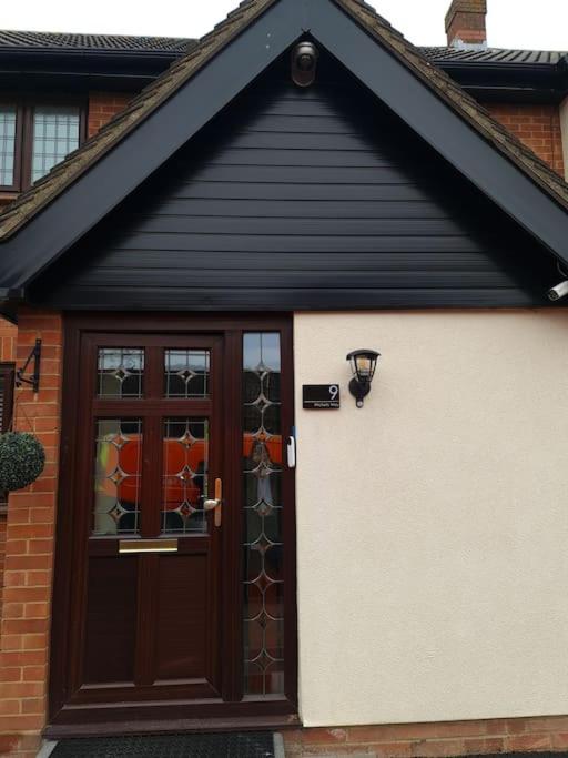 London Luxury 6 Bedroom Family House Sleeps 12 People Parking For 4 Cars Close To Tube. Chigwell Buitenkant foto